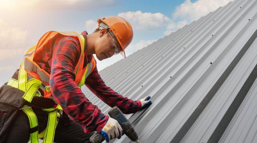 Expert Emergency Roof Repairs services in Cromwell, IN